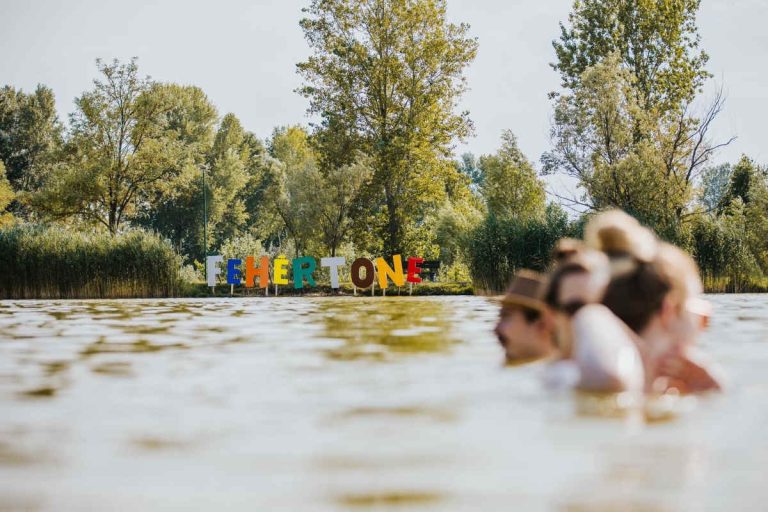 Kunfehértó élmények strand